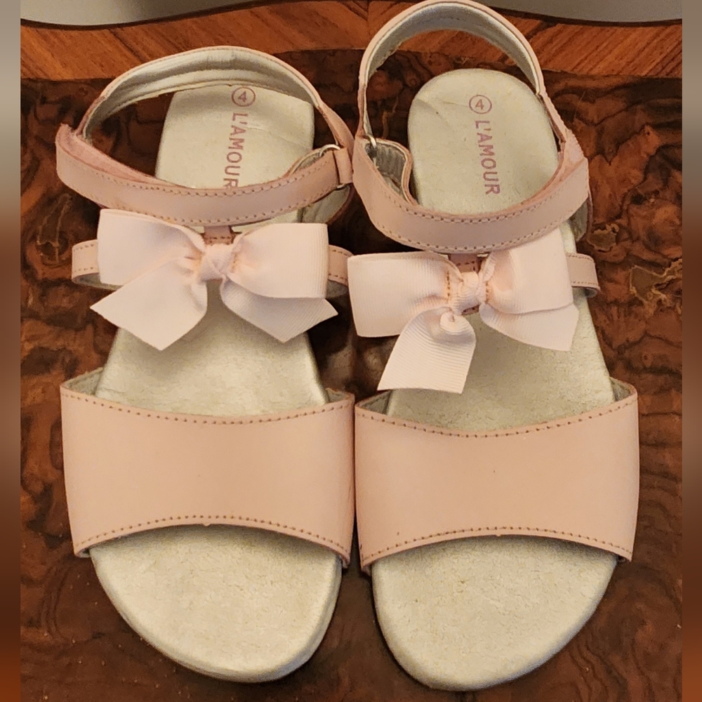 Beautiful soft pink girls sandals size 4Y by L’Amour